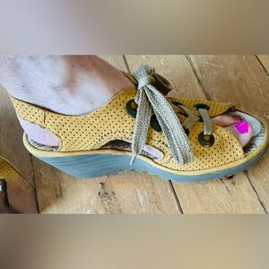 FLY London YLFA Buttercup Leather Lace-Up Wedge Gladiator Sandal Woman Size 9